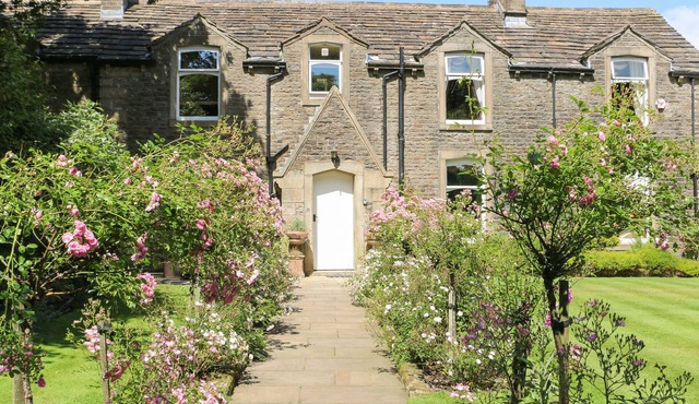 MANOR HOUSE, family friendly, with hot tub in Oswaldtwistle