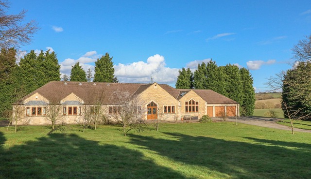 MANOR HOUSE, family friendly, luxury holiday cottage in Chesterfield