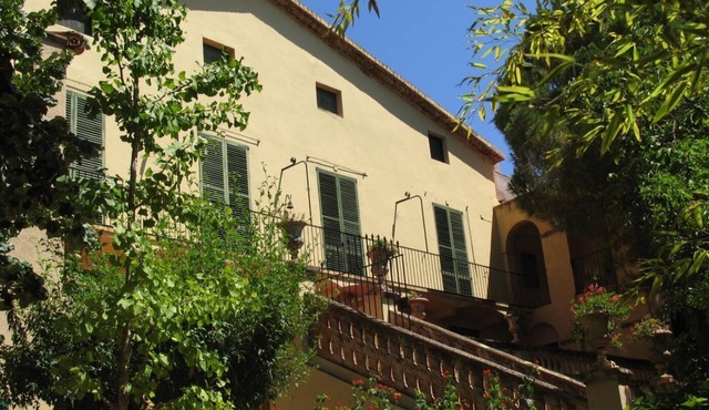 Manor house garden of 4500 m2. Pool and private barbecue. Near Tarragona