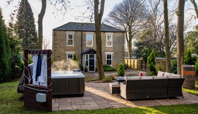 Manor House - Hot Tub House for max 10 people