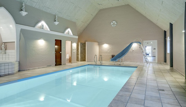 Manor house in a beautiful surrounding. Swimming pool. 41,000 m2 lovely park.