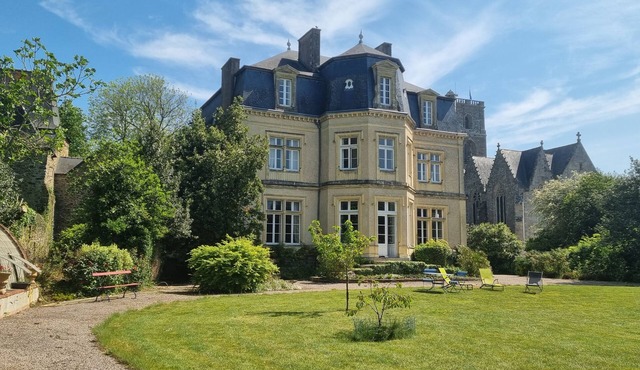 Manor/Large family home, 7 bedrooms, 6 double beds, 5 single beds