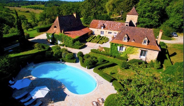 Manor of Quintefeuille/Tennis -exceptional estate for 12 people max