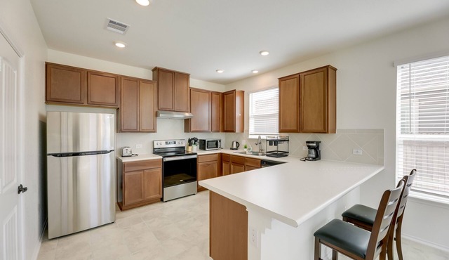 Manor Vacation Rental w/Yard: 17 Mi to Austin!