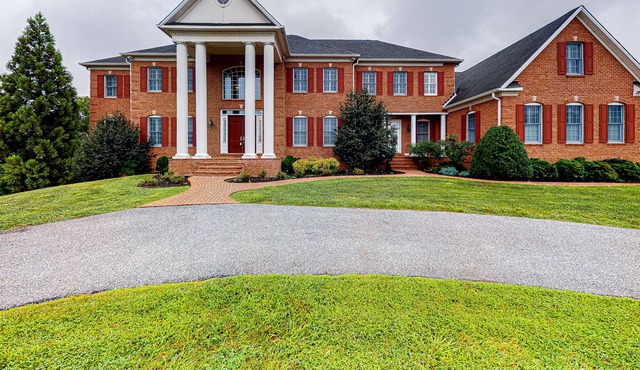 Manor w/ private, indoor pool, hot tub, sauna, & in-home theater