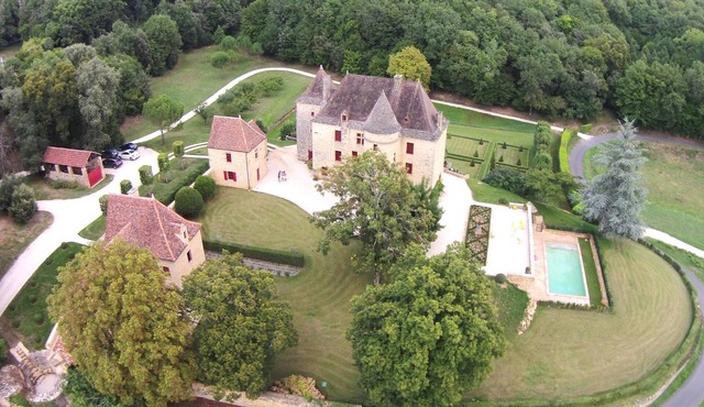 MANOR wilderness near a village and wonders of Périgord