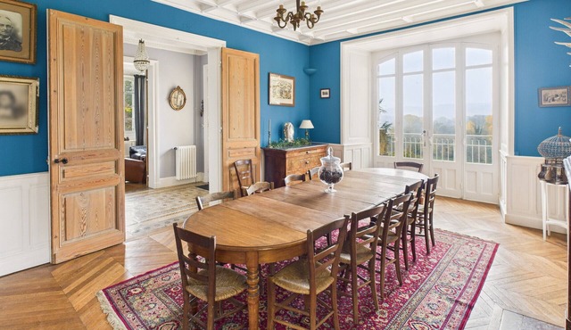 Manor with Terrace and Pool for 10 Guests