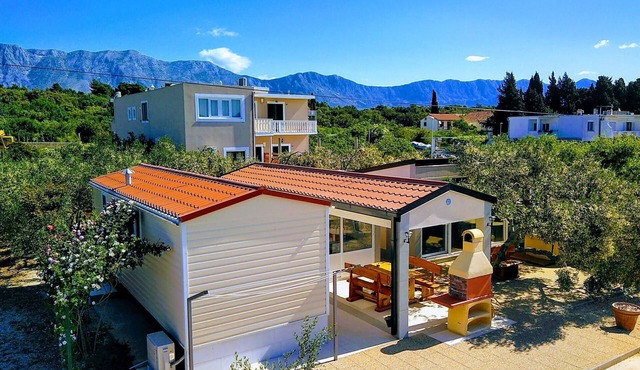 Manora Sucuraj Pool Gästehaus by Interhome