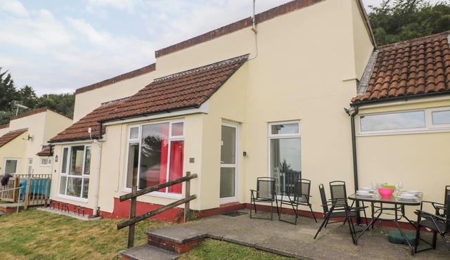 MANORCOMBE 17, pet friendly, country holiday cottage in Callington