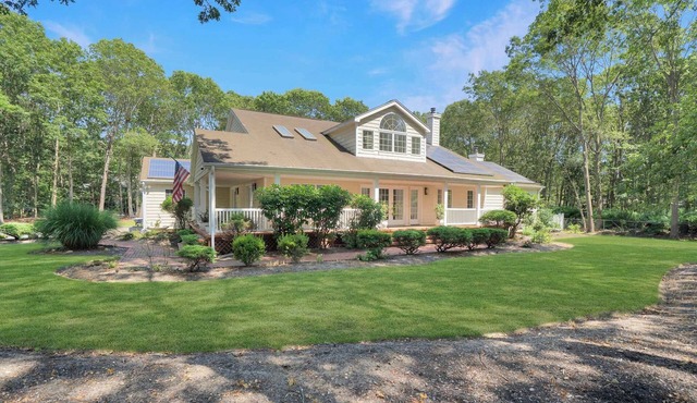 Manorville Escape: Fireplace, Fenced Backyard