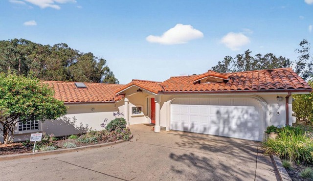 Manresa Meadows on Acreage!