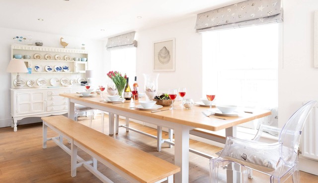 Mansard House - sleeps 9 guests in 5 bedrooms