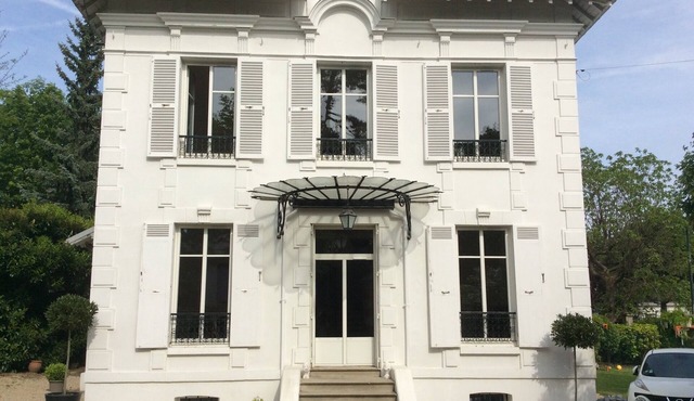 MANSARD VILLA IN VESINET