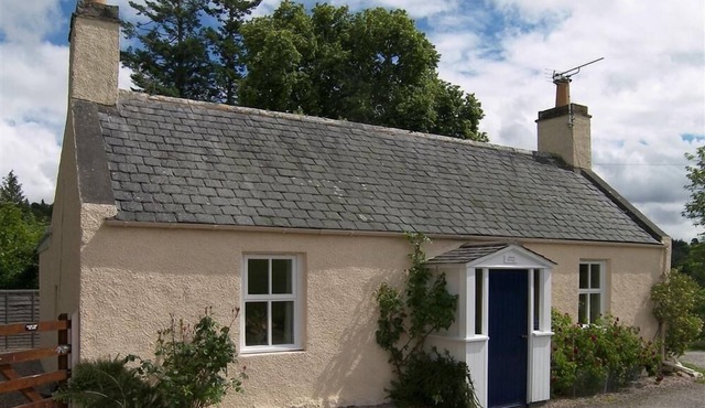 Manse Cottage - a cottage that sleeps 4 guests in 2 bedrooms