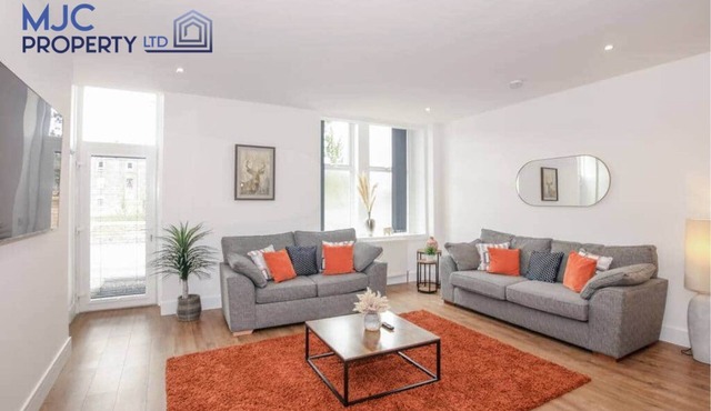 Mansfield - sleeps 8 guests in 3 bedrooms