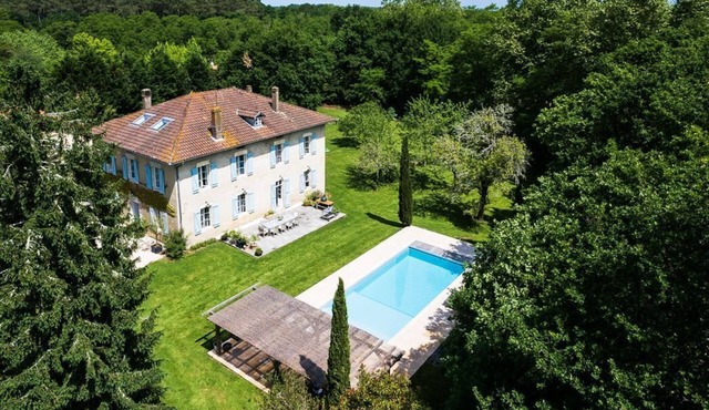 Mansion, 12m swimming pool p. and ch, wifi, linen/towels/cleaning