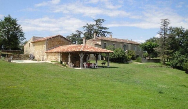 Mansion 200m ² - private heated pool ownership of 15 ha-quiet