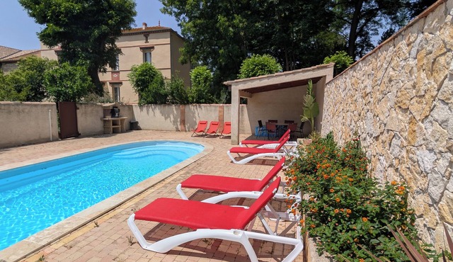 Mansion, 4 bedrooms, 4 shower rooms, garden, swimming pool, pétanque