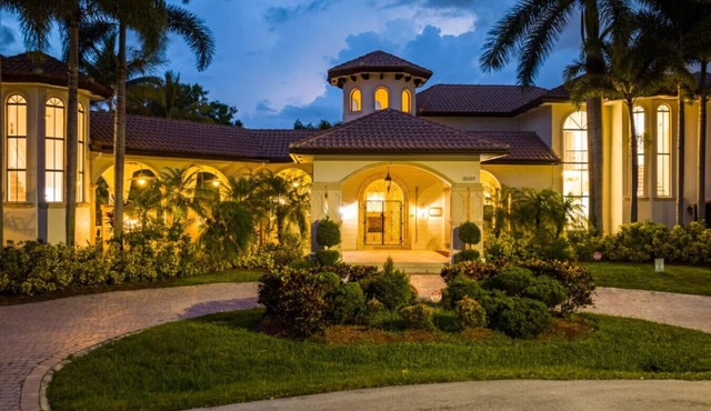 Mansion 7k SF Cinema/GameRoom/Pool