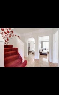 Mansion 8 bedrooms in Private Gated Ave Huge garden Hot tub FREE SAUNA up to 23