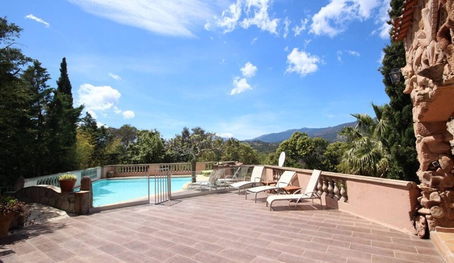 mansion - 8 rooms - 12/13 persons