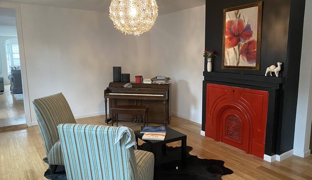 Mansion house with a pool and tennis in 5000 sqft