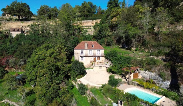 Mansion House with heated pool/ AC/High speed internet 3min walk from Domme