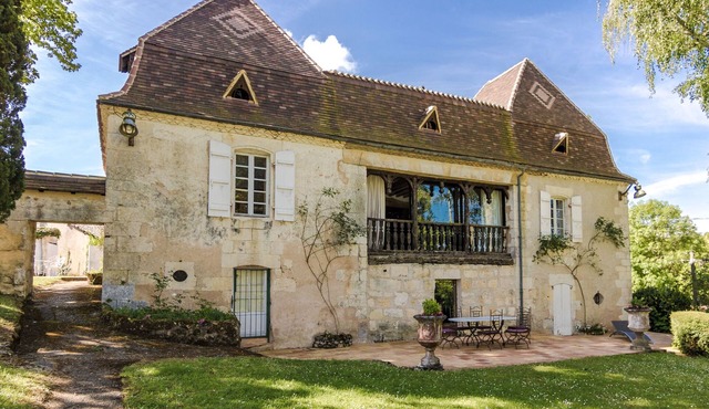 Mansion in Sourzac with Private Pool