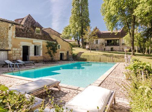 Mansion in Sourzac with Private Pool