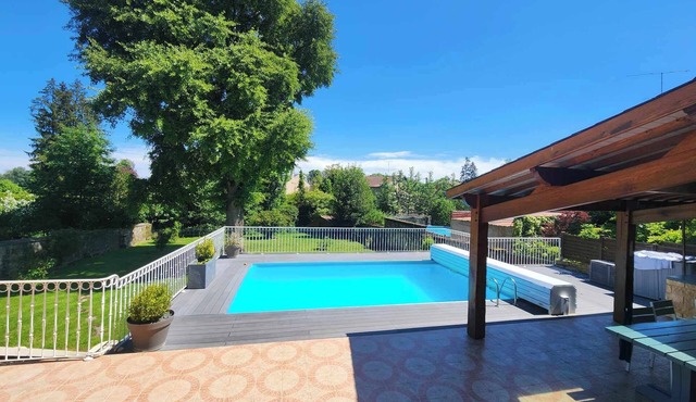 Mansion in the countryside with swimming pool and gym, 1 hour from Reims!