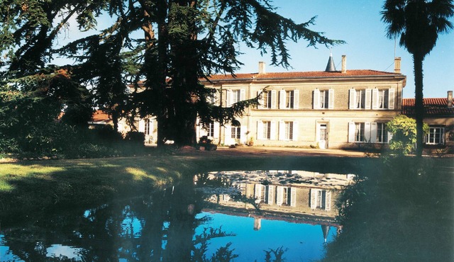 Mansion in the heart of the vineyards