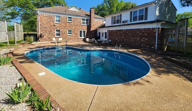 Mansion mostly King Beds fronting Golf Course near Mall