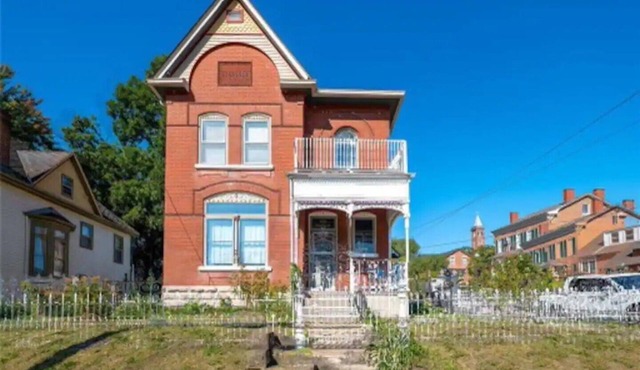 Mansion on market street! Downtown Hermann MO