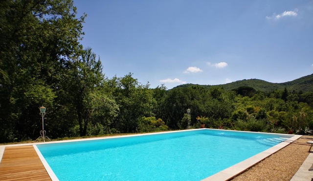 Mansion, spacious, quiet and large swimming pool