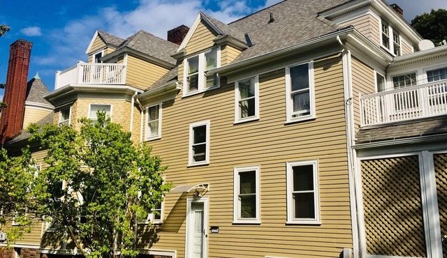 Mansion Suite, Peaceful Retreat, Experience Historic Charm in Spacious Comfort!