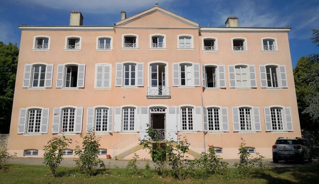 Mansion - swimming pool - Château beaujolais