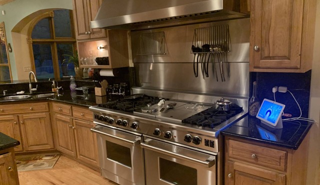 Mansion with Pool, theater, game room in a golf community!