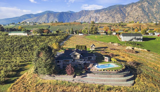Manson Getaway with Pool that boasts stunning views of 3 Lakes