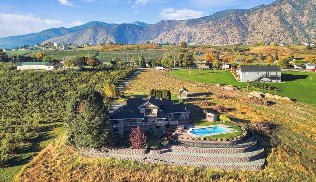 Manson Getaway with Pool that boasts stunning views of 3 Lakes