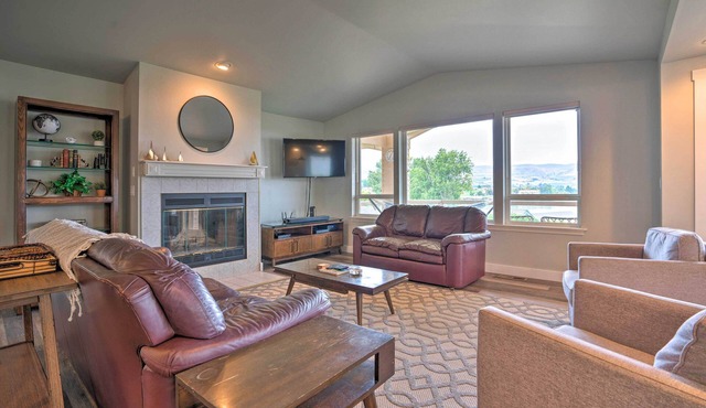Manson Villa w/Hot Tub ~ 1 Mi to Wineries!