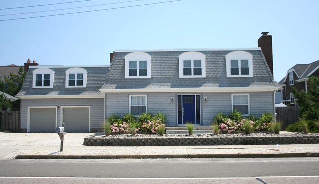 Mantoloking Beach Retreat with pool in Private Beach Community