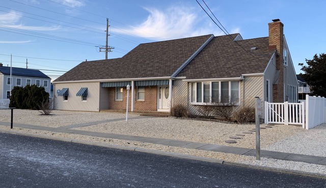 Mantoloking Oceanside Beach House - Private Community. Steps from private beach