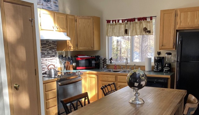 Many Lakes-Glacier Hideaway Cabin in the woods is the perfect Montana getaway!