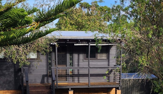 MANYANA BEACH COTTAGE. Just 10 minutes walk to the golden sands of Manyana Beach