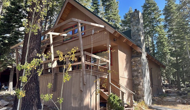 Manzanita Grove Cabin- Walk to Beach & Forest