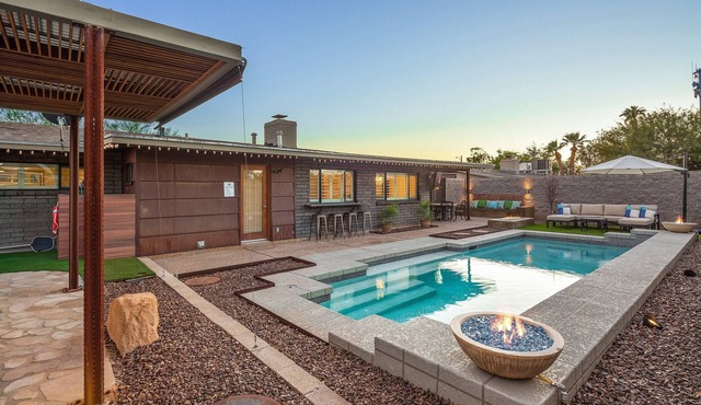 Manzi Place - Luxury Pad w/Heated Pool & Cozy Fire Pits + Centrally located!