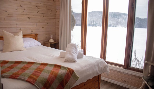 Maple 3Br Lakefront Cottage | Gracefield