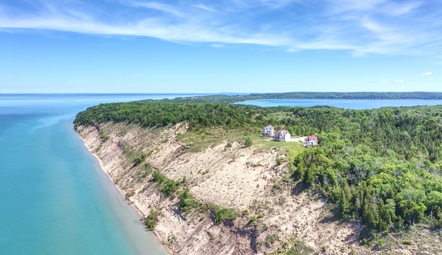 Maple at Lake Bluff Preserve-Spectacular Lake Michigan Views-Sleeps 12