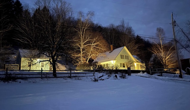 Maple Avenue Farm. Views, Farmhouse in Pomfret