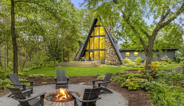 Maple Bluff Escape | Hot Tub A-Frame Getaway